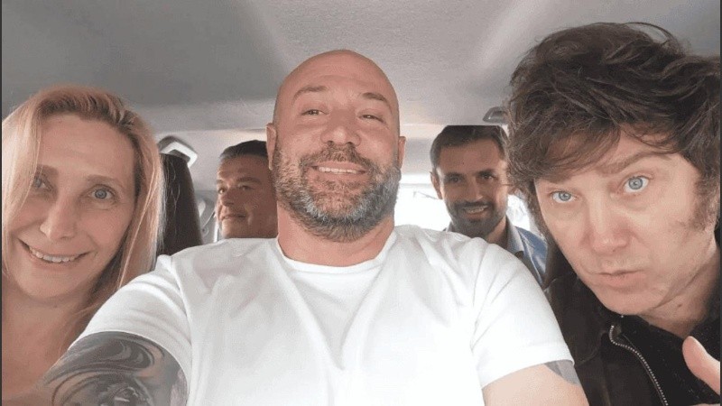 Además del móvil, los efectivos se llevaron una computadora y documentación.