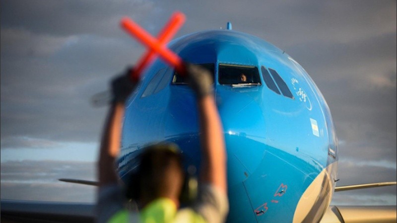 El paro afectará a más de 8.000 pasajeros por 28 cancelaciones y 43 reprogramaciones en vuelos de cabotaje y regionales, solamente en la primera franja de la medida de fuerza.