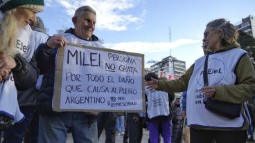 Sindicatos y movimientos sociales marcharon desde plaza Sarmiento a Corrientes y Rioja.