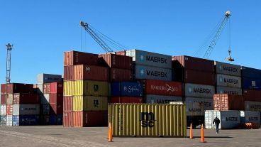 Actualmente, el Puerto de Rosario cuenta con tres servicios semanales de líneas navieras internacionales