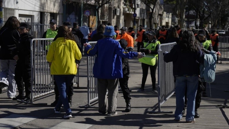 El ingreso al Gigante de Arroyito se habilitó a las 14:30.