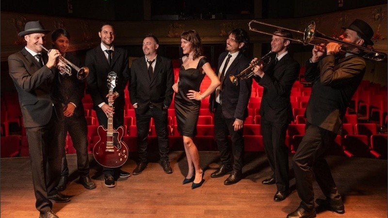 Celeste Aragón y su banda.