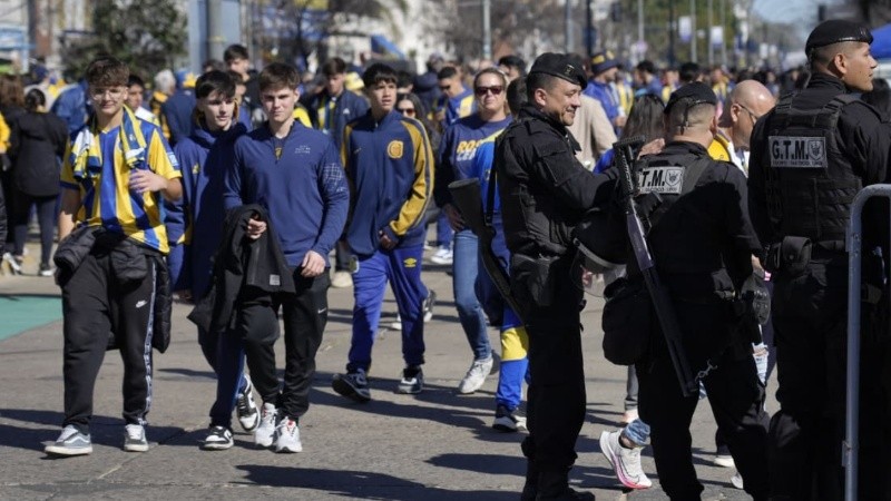 Se dispuso un operativo con 582 agentes para el encuentro que se jugó en el Gigante de Arroyito.
