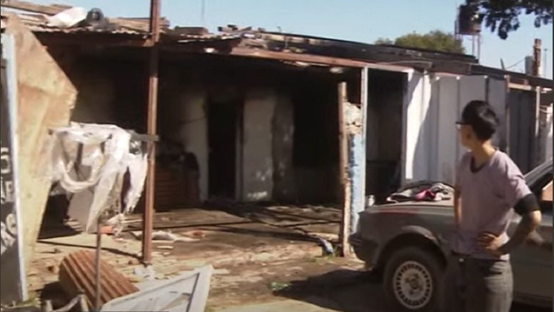 Juan estaba tomando un mate en la casa de su madre cuando los vecinos le advirtieron del incendio.