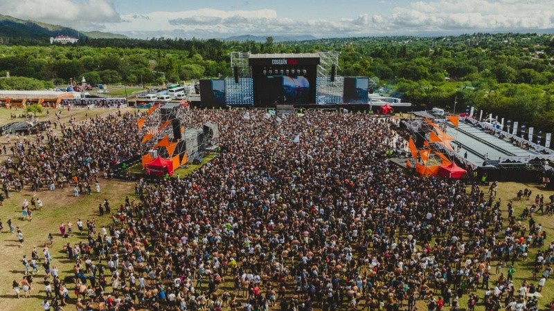 Una postal de la última edición del Cosquín Rock en en Valle de Punilla (Córdoba).