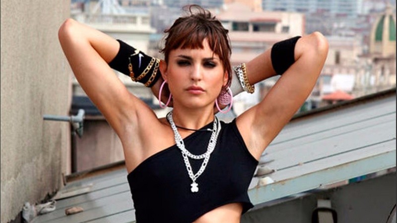 En esta película de Bigas Luna, Echegui interpreta a Juani, una joven madrileña que sueña con ser actriz y se muda a la capital para perseguir su sueño..