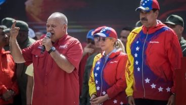 presidente de Venezuela, Nicolás Maduro (der.), junto a la primera dama de Venezuela, Cilia Flores, y el ministro de Interior y Justicia, Diosdado Cabello.