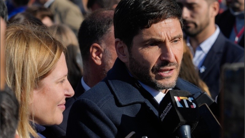 Pullaro no descartó otro esquema salarial, pero dijo que la prioridad ahora es sostener los salarios arriba de la inflación y hacer obra pública.