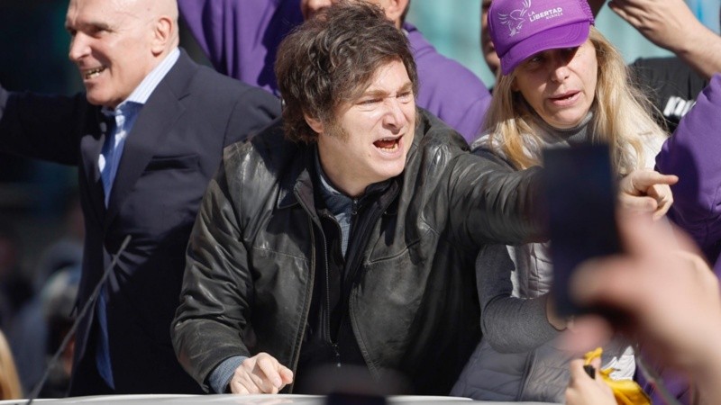 Javier Milei junto a su hermana Karina y José Luis Espert en Lomas de Zamora.
