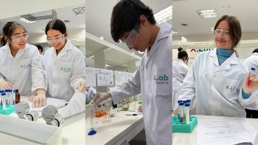 Alumnos de escuelas de ciudades y pueblos santafesinos experimentan durante jornadas en Xlab.