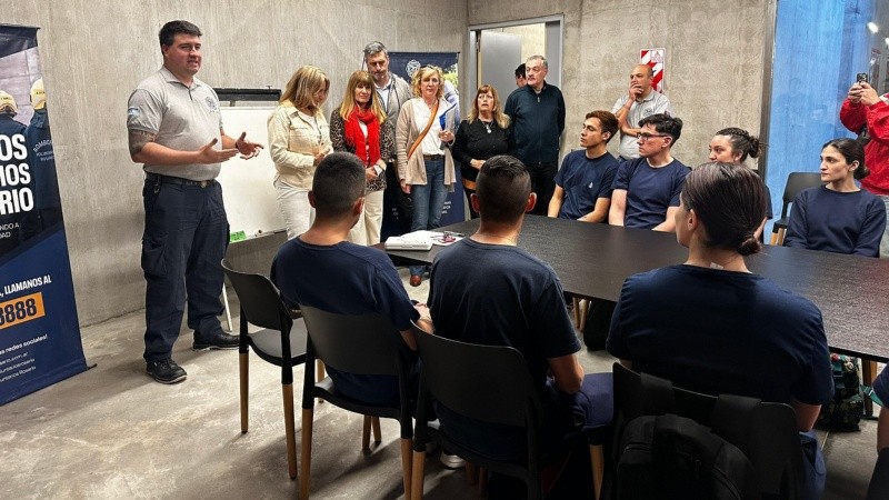 El curso se dicta en el salón de usos múltiples, que guarda memorabilia de la tragedia.