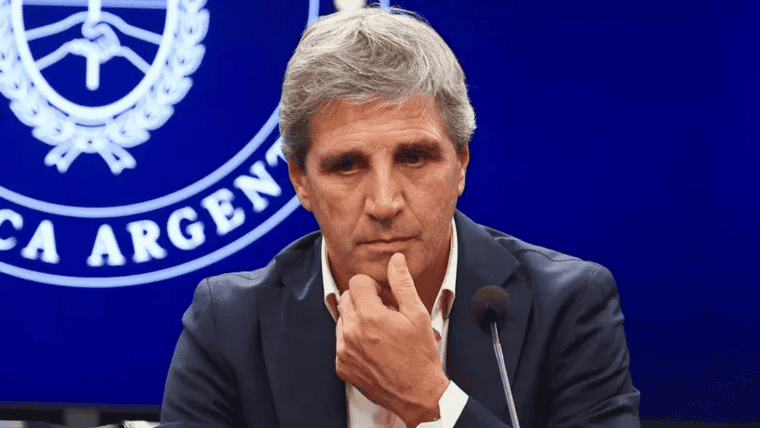 Caputo logró renovar los vencimientos de deuda pero pagando tasas de hasta el 86%.