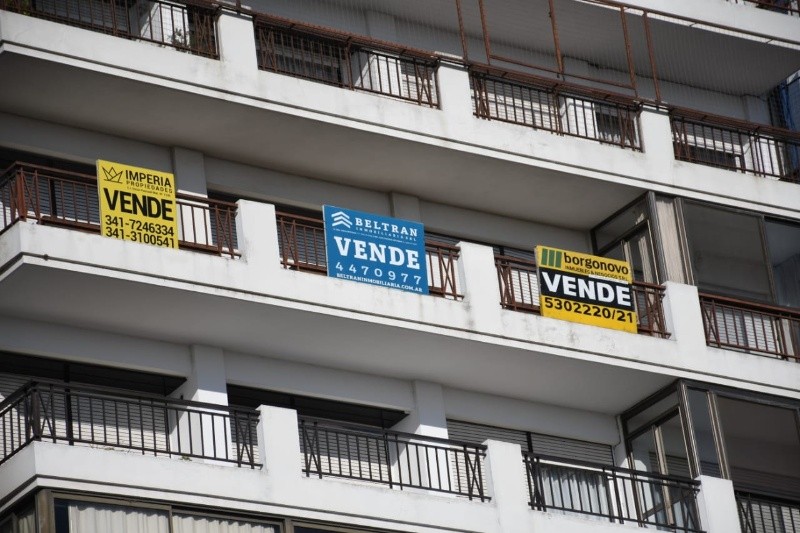 Según el informe, hay más propiedades en alquiler, pero los precios no bajaron como se esperaba tras la derogación de la ley de alquileres en 2023.