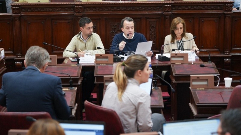 La comisión Redactora en el trabajo de este jueves.
