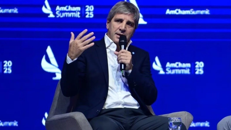 Luis Caputo anunció la quita de aranceles para una serie de bienes de capital.