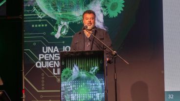 Antonio Ochoa disertando esta semana en Rosario en el marco del congreso de jóvenes de AFA