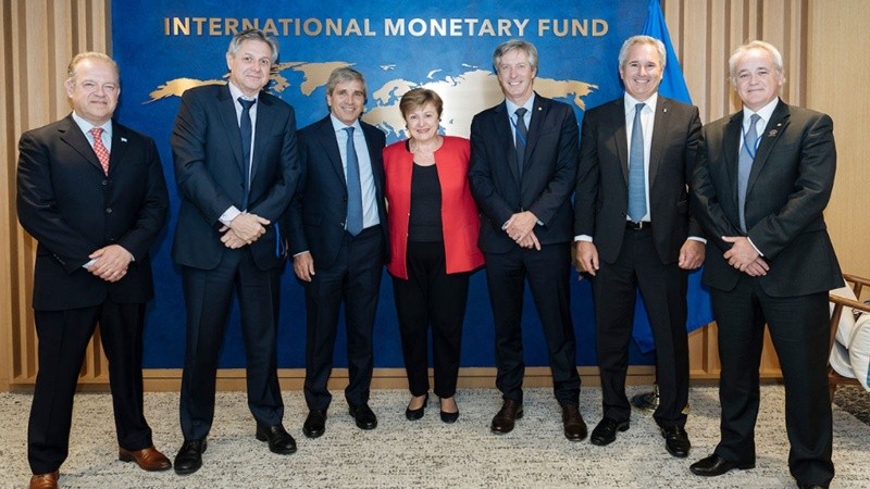 La Justicia ordenó al Ministerio de Economía entregar el expediente del DNU con el que se cerró el nuevo acuerdo con el FMI.