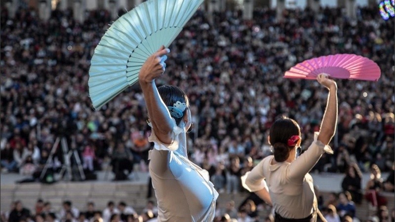 La Escuela Municipal de Danzas y Arte Escénico Ernesto de Larrechea celebra su centenario.