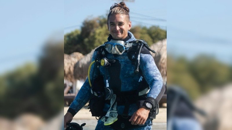 El buzo nacido en Temperley, estaba realizando prácticas, cuando sufrió apnea en la profundidad de las islas Bahamas.