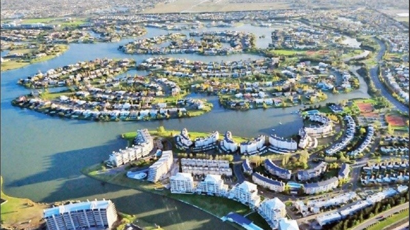 La policía está a cargo de los allanamientos.