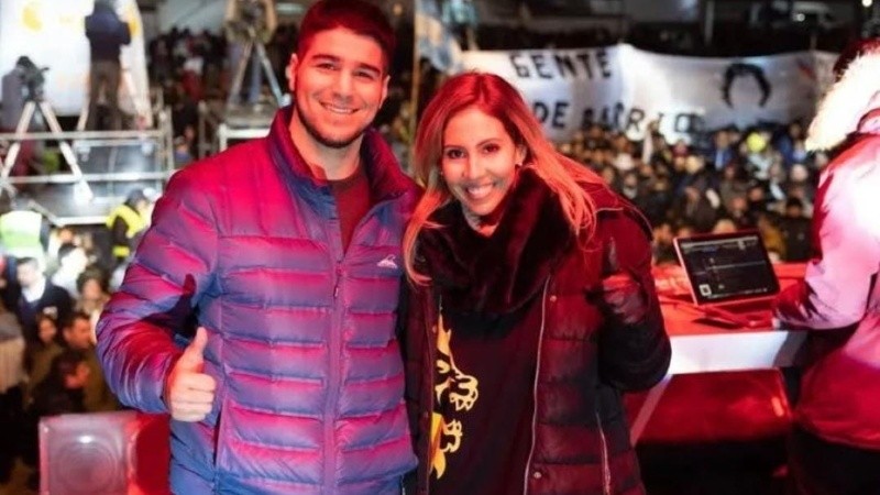 Agustín Pellegrini junto a la referente provincial de LLA, Romina Diez