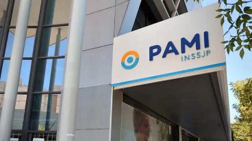 Denuncian sobreprecios en la compra de lentes intraoculares para Pami.