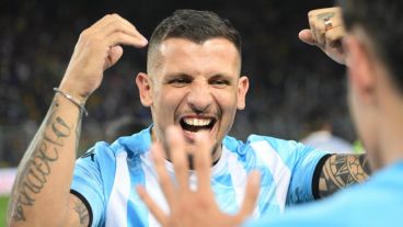 La salida de Vecchio de Racing estuvo marcada por una seria lesión.