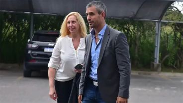 "El tren fantasma no soporta que un gobierno elegido por mandato popular avance contra sus privilegios", dijo Menem