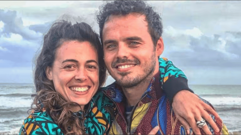 Martina Sánchez Acosta, pareja del actor, fue señalada por supuestamente borrar de un video a la integrante de la banda.