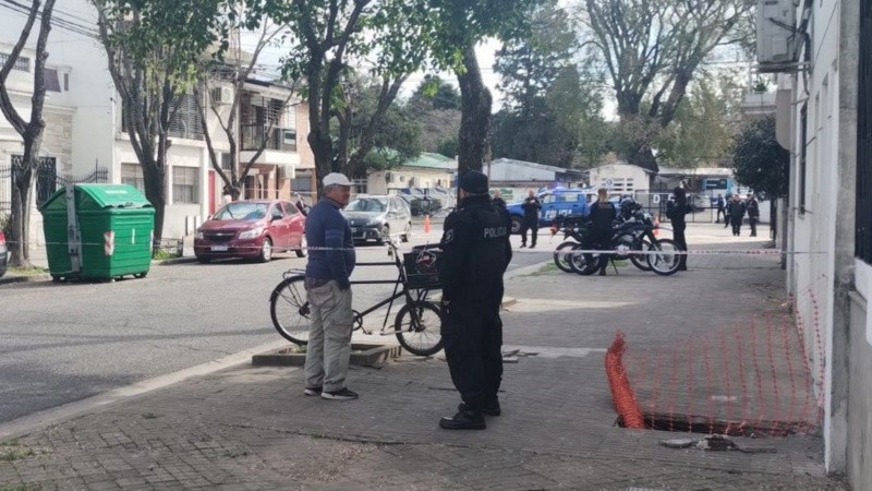 No estaba claro aún si el fallecido se había quitado la vida o si fue víctima de un crimen.