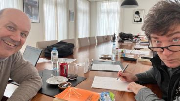 Milei junto al Ministro de Desregulación y Transformación del Estado, Federico Sturzenegger.