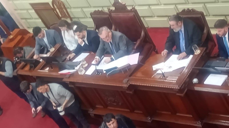 Felipe Michlig abrió la sesión con el pedido de disculpas.