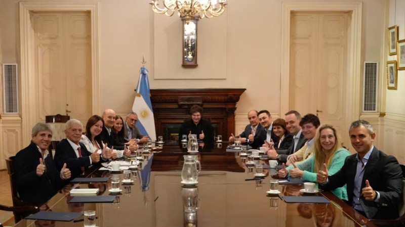 Javier Milei y su reunión de Gabinete de abril.