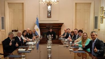 Javier Milei y su reunión de Gabinete de abril.