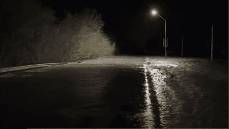 El agua en el puente junto a la localidad homónima al río comenzó a drenar y se espera que baje entre mañana y pasado.