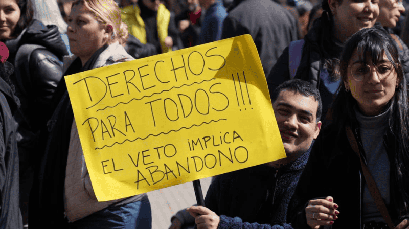   Concentración en la plaza San Martín. (Foto: Alan Monzón/Rosario3)