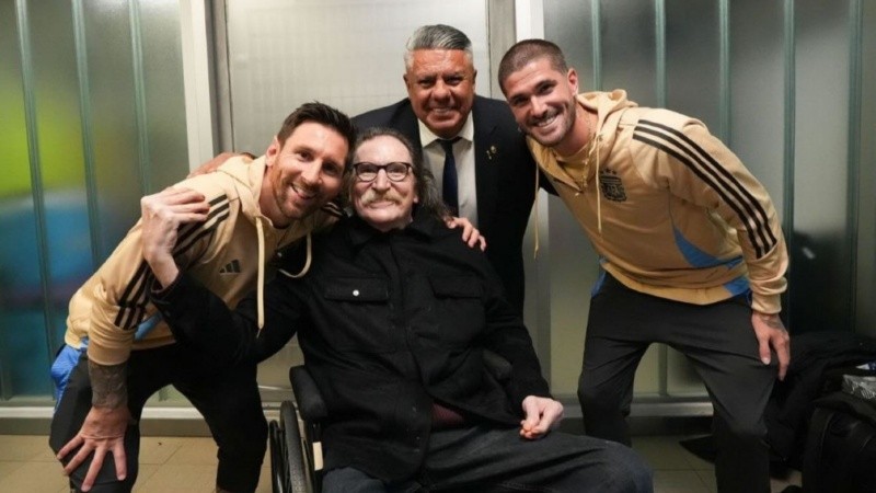 Charly García con Messi, Tapia y De Paul.