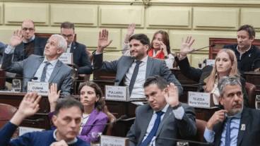 El gobernador Maximiliano Pullaro en una de las votaciones de la Convención Constituyente.