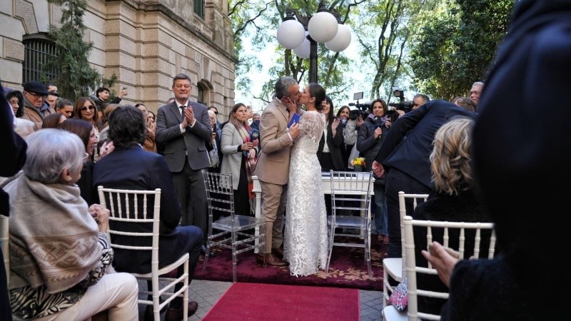 Pablo Javkin y Luisina se casaron este viernes en el pasaje Luetich de Rosario