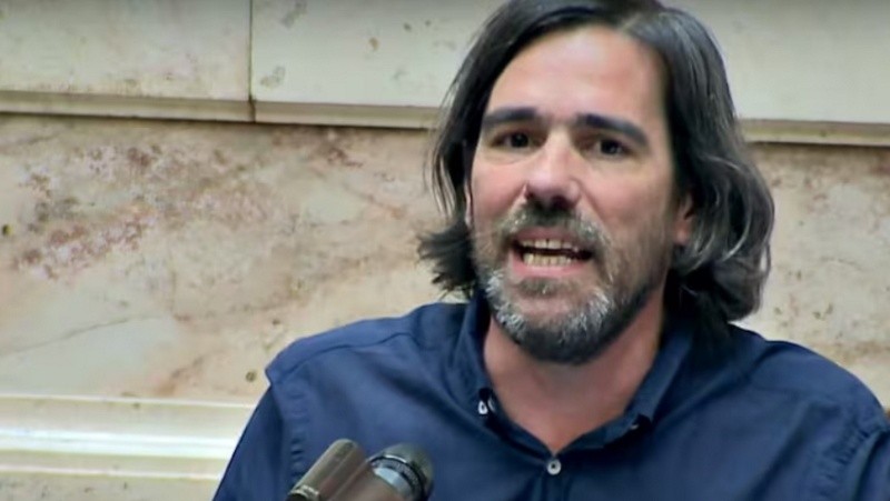  Nicolás del Caño se postula a un puesto en la Legislatura bonaerense en la tercera sección electoral. 