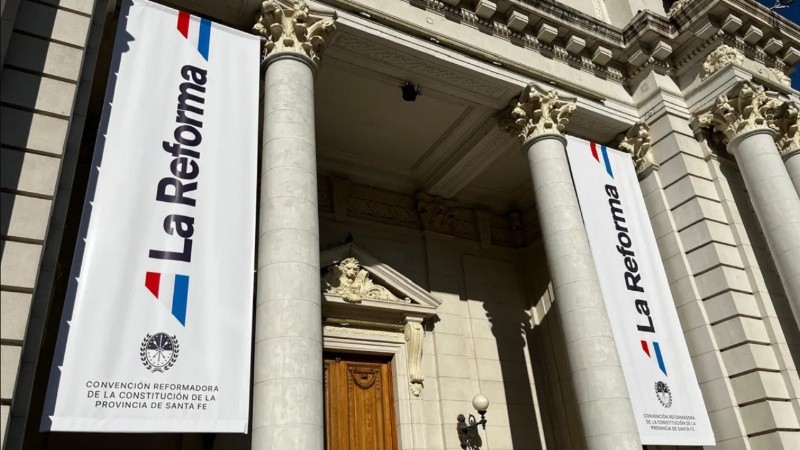 La nueva Constitución de Santa Fe entrará en vigencia la próxima semana tras su publicación.