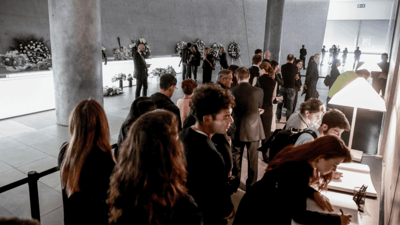 El diseñador de moda italiano Giorgio Armani falleció a los 91 años