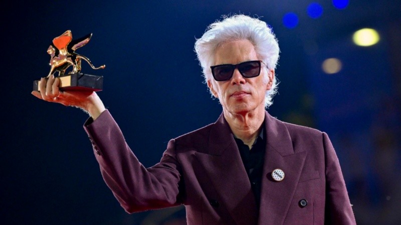 Jarmusch con el León de Oro en Venecia.