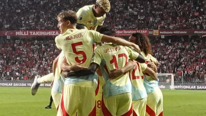 España pasó por arriba a Turquía este domingo en Konya.