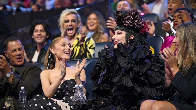 Lady Gaga y Ariana Grande en los VMAs 2025.