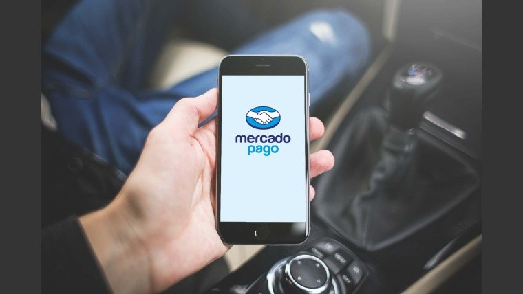 Mercado Pago, como otras billeteras virtuales, frenaron las operatoria con dólar oficial.