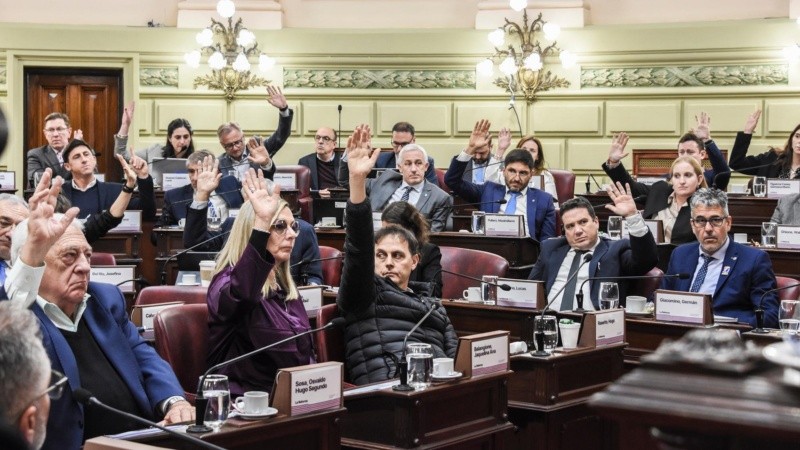 Manos arriba para aprobar nuevos derechos.