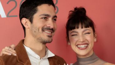 Corberó y Darín están juntos desde 2016, cuando se conocieron durante el rodaje de la serie española La Embajada.