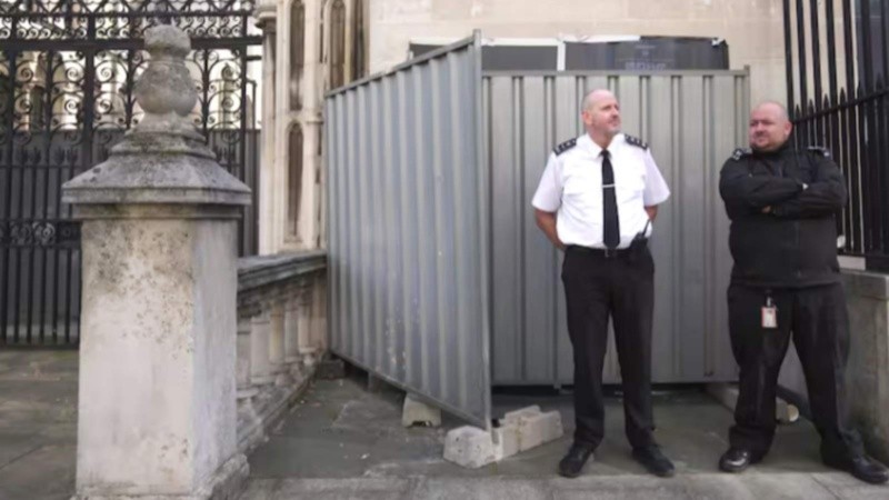 La obra fue rápidamente borrada.