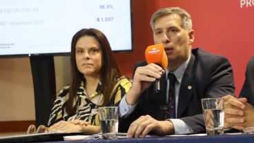 Olivares:  “Debemos distinguir entre un Estado que garantiza la atención sanitaria y un Estado bobo, que no reclama el recupero de los costos”.